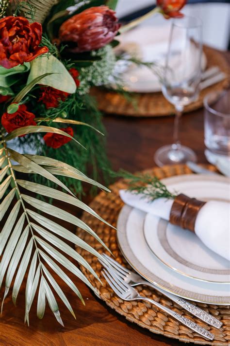 Incorporate a touch of the tropics into your traditional christmas table decorations and holiday flower centerpieces. Our Tropical Christmas Decor + A Downloadable Gift For You - A Constellation