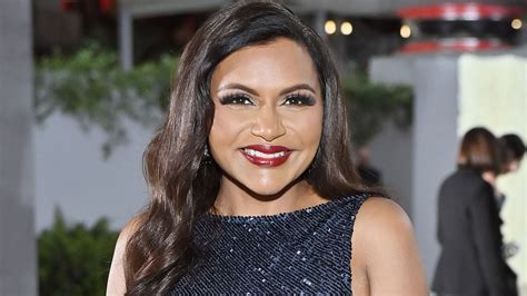 mindy kaling s weight loss secret revealed see her unrecognizable transformation hello
