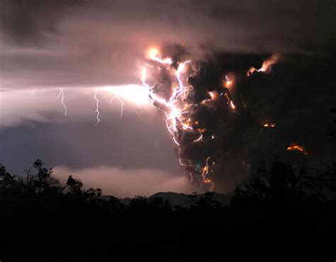 Dirty Thunderstorms Aka Volcanic Lightning Occur When Lightning Is