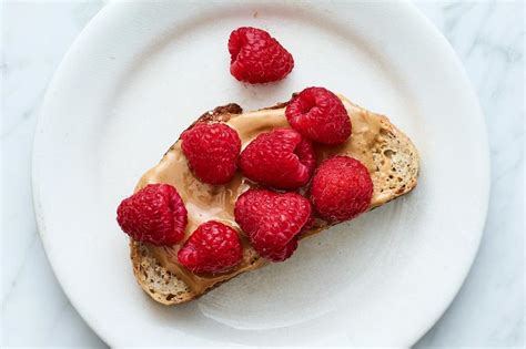 17 Healthy Peanut Butter Snacks Under 250 Calories
