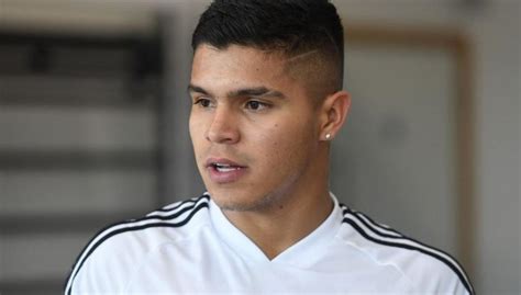 He plays as a striker. 'Cucho' Hernández: "Daré todo por este equipo, que es el ...