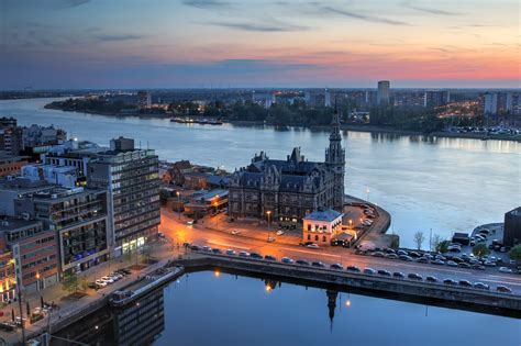 Antwerp is the capital of the eponymous province in the region of flanders in belgium. TRYP by Wyndham Antwerp Hotel - Bezoektips Antwerpen