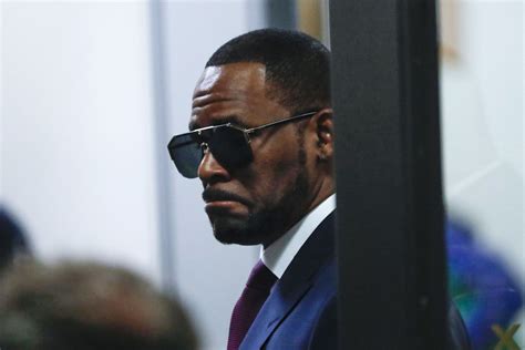 R Kelly Jury Shown Graphic Video Clips Of Star Allegedly Sexually Abusing Minor Hollywood411 News