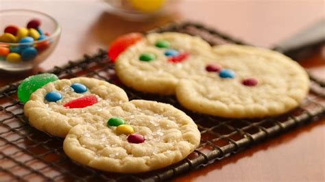 If you love extra chocolate, in lieu of refrigerated peanut butter cookies. Spiral Snowmen Cookies Recipe - Pillsbury.com