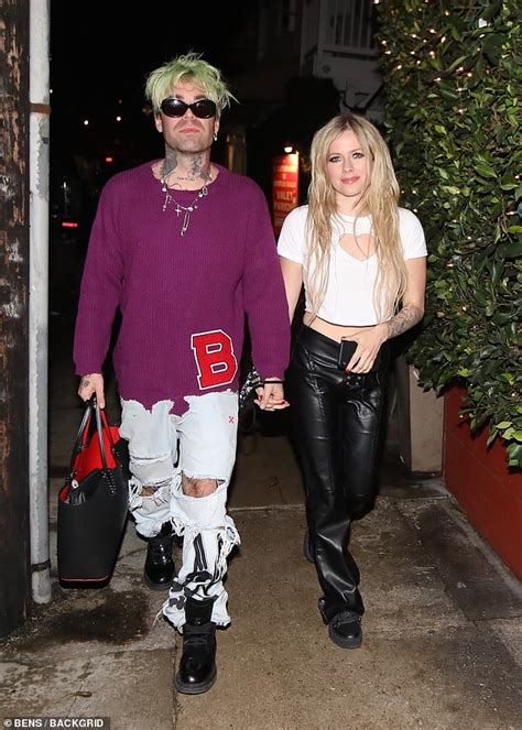 Avril Lavigne Flaunts Her Tiny Waist And Taut Abs In A Cut Out White Crop Top Daily Mail Online