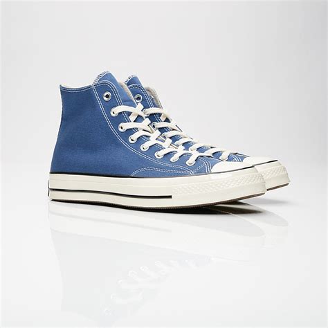 Converse /ˈkɒnvərs/ is an american shoe company that designs, distributes, and licenses sneakers, skating shoes, lifestyle brand footwear, apparel, and accessories. Converse Chuck Taylor 70 - Hi - 162055c - Sneakersnstuff ...