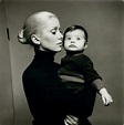Катрин Денёв и ее дочь Кьяра Мастроянни, 1975 год. | Ричард аведон ...