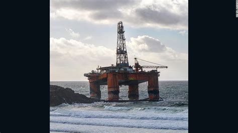 19000 Ton Oil Rig Blown Ashore In Scotland Cnn