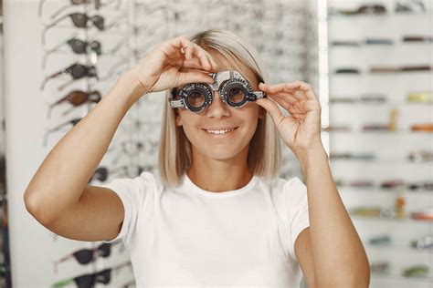 optyk okulista okulary bydgoszcz optometrysta soczewki kontaktowe szkła oprawki optycy