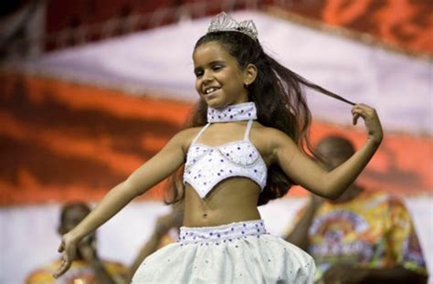 Karneval In Rio De Janeiro Siebenjährige Sambakönigin Panorama