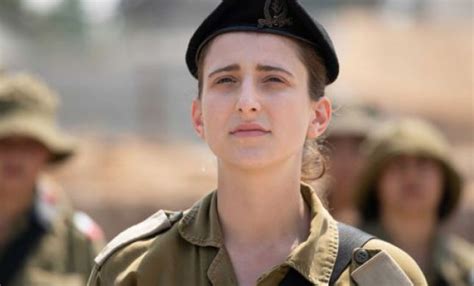 האורחים הוזמנו לשעה 19:00, אך בשעה 19:30 כבר הורגש לחץ בקרב אנשיו: אלונה סער