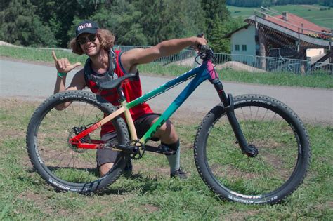 Das slopestyle bike ist endlich zurück! Bike Check: Antoine Bizet's Rainbow Rose The Bruce ...