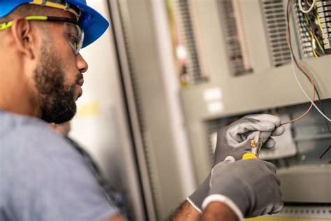 Black Electricians Are On The Rise In Americas 369 Billion Energy