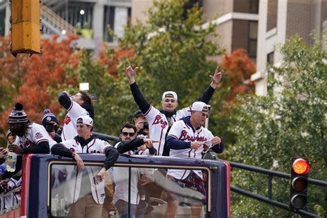 Hundreds Of Thousands Fans Celebrate Braves Title In Parade