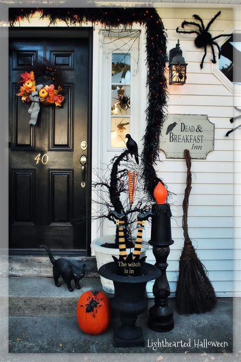 Lighthearted Halloween Front Porch Decor 2015 (With images ...