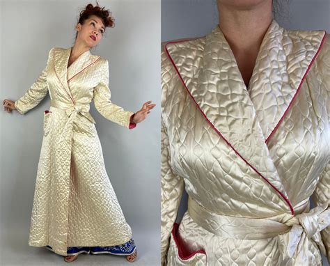 1940s Royally Robed Dressing Gown Vintage 40s Cream White And Hot