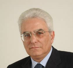 Sergio mattarella è il presidente della repubblica italiana, eletto il 31 gennaio 2015. SERGIO MATTARELLA DODICESIMO PRESIDENTE DELLA REPUBBLICA ...
