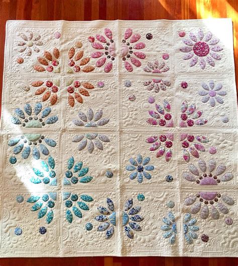 🌸💕🌸 Gorgeous 🌸💕🌸 Divided Blooms Quilt By Carolyn