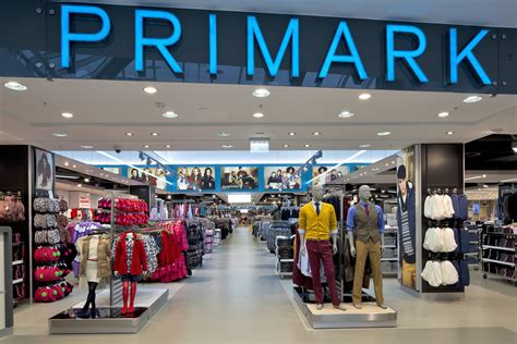 Primark es una de las mayores tiendas de ropa a precios bajos. Primark gaat online - 123 Fashion