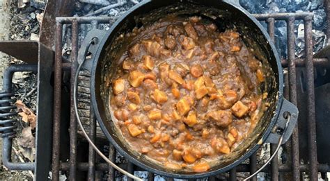 It's a can of potatoes and beef broth, three carrots and 2. Dinty Moore Beef Stew Recipe Slow Cooker / Sunday Supper: Quick Beef Stew | Recipe | Beef stew ...