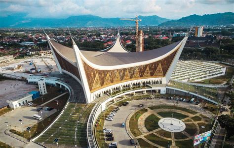 Melihat Ikon Kota Padang Masjid Raya Sumatera Barat