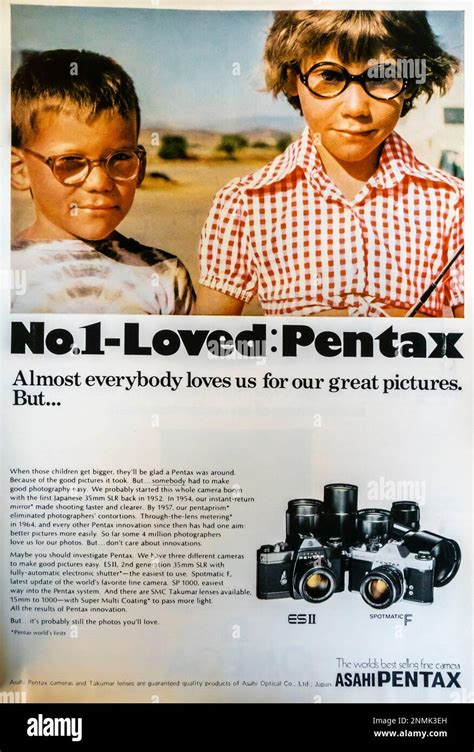 Asahi Pentax Es2 Spotmatict Photocamera Advert In A Natgeo Magazine