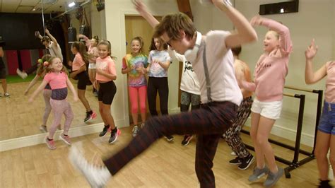 Cbbc Chris Coxs Mind Boggling Magic Series 1 Dance Battle