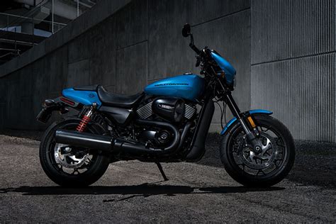The land cruiser has wandered the earth for six decades. 2018 Harley-Davidson Street Rod Cruiser Motorcycle - Review