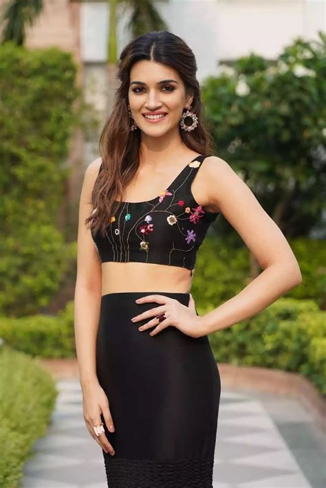 Kriti Sanon Hot Looks In Black Outfit Actress Flix