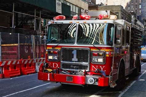 I am getting confused were there two of these mack r models? FDNY 1 | Fdny, Fire trucks pictures, Fire trucks