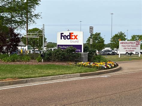 UPDATE: Man dies in FedEx Ground facility accident | DeSoto County News