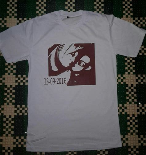 Khusus kaos bergambar/tulisan, desain kaos merupakan ukuran apabila ide desain baju distro diatas telah anda pahami dengan baik, mari lanjutkan pada desain dengan gaya typography yang. Gambar Desain Baju Couple Tulisan Arab | Kerabatdesain
