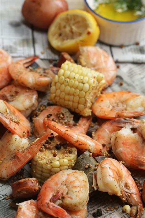 Here's a traditional and elegant christmas dinner menu that will welcome guests with homey aromas of roasting and baking. You Should Make This Shrimp Boil For Dinner Tonight ...