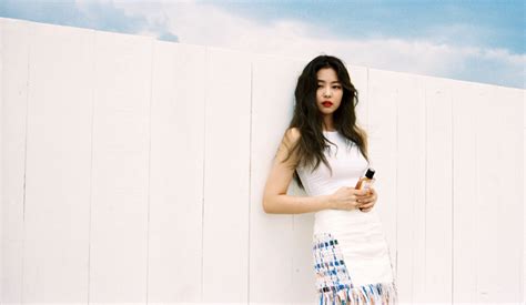 Jennie kim's mark 'yg entertainment' believes her to be their trump card and she is frequently alluded to as 'the yg princess'. Rahasia Kesegaran Tubuh Jennie "Blackpink" Kim : Elle ...
