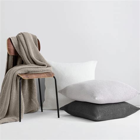 New Bliss Stonewashed Throw Small River Nile