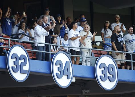 Photos Dodgers Retire Pitcher Fernando Valenzuelas Number