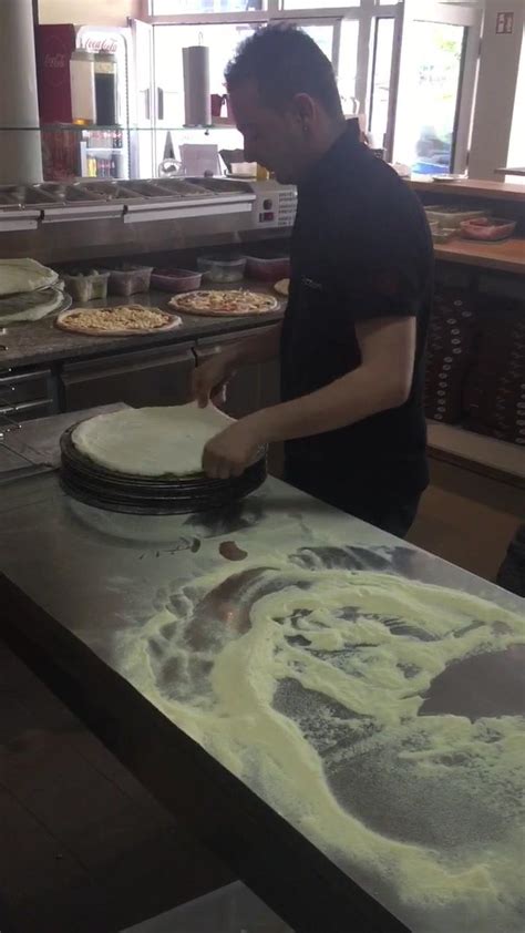 'pizziamo', nella zona cinecitta' est di roma, effettua anche consegne a domicilio. Pizziamo Bühl - Pizzaiolo Pizziamo