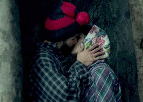 Watch Shahid Shraddhas Steamy Kiss In Haider