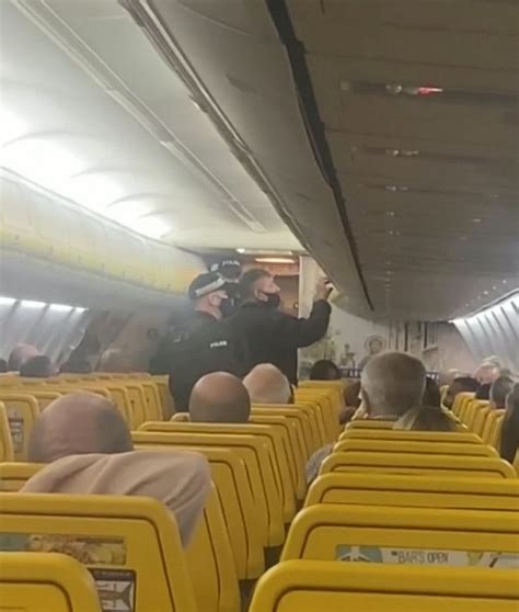 Shocking Moment Fight Breaks Out Between Passengers On Ryanair Flight Metro News