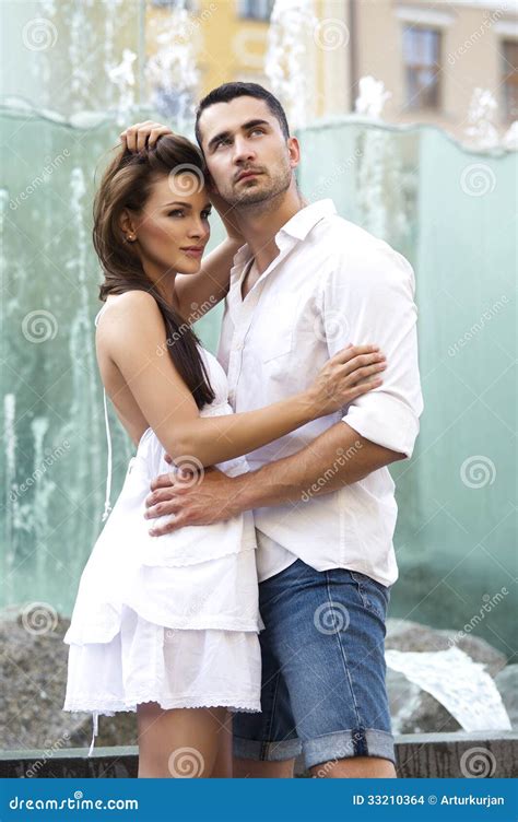 Jeunes Couples Sensuels Photo Stock Image Du Beau Soin 33210364