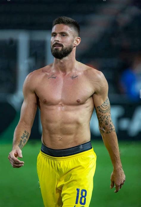Oliver giroud is a french professional footballer who plays as a forward for premier league club chelsea and the france national team. Olivier Giroud | Soccer players hot, Soccer guys, Soccer ...
