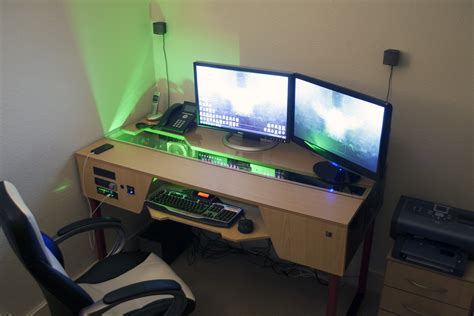 Desk Experts Im Looking For A Nice Desk To Hold My