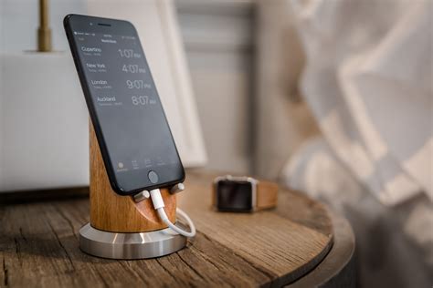 Pinnacle Series Smartphone Stand Gadget Flow