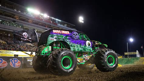First Female Grave Digger Driver With Monster Jam Comes To Des Moines