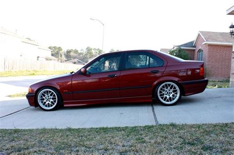 Very Nice Fitment On This Calypso Rot Bmw E36 Sedan With 8x17 Bbs Rx