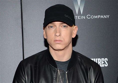Poista esto poista esto käyttäjältä @eminem. Eminem has stopped shaving. Check out how different he ...