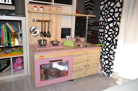 Simple Science: How to Make a Volcano with Kids