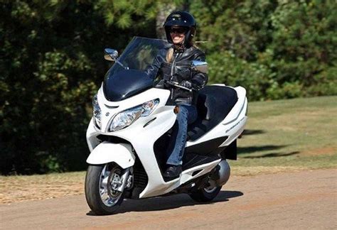 10 Best Motorcycles For Women Suzuki Burgman 400 Best Motorcycle For Women Motorcycle Women