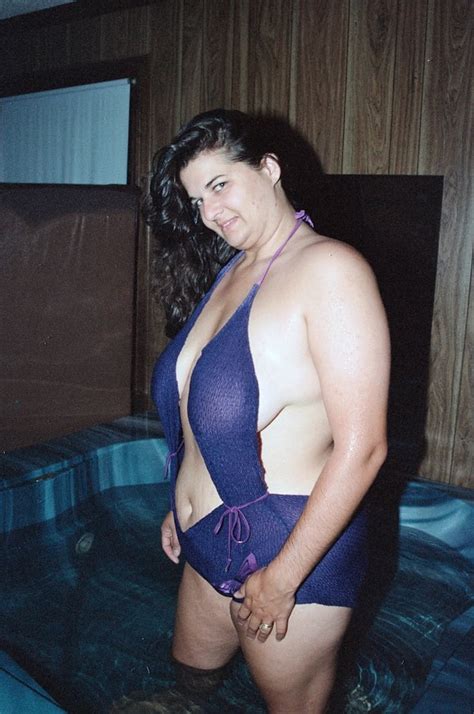 Free Slut Wife Nude In Public Motel Whirlpool Shaving Pussy Photos