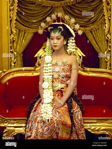 Javanese Traditional Costume Photos Cantik